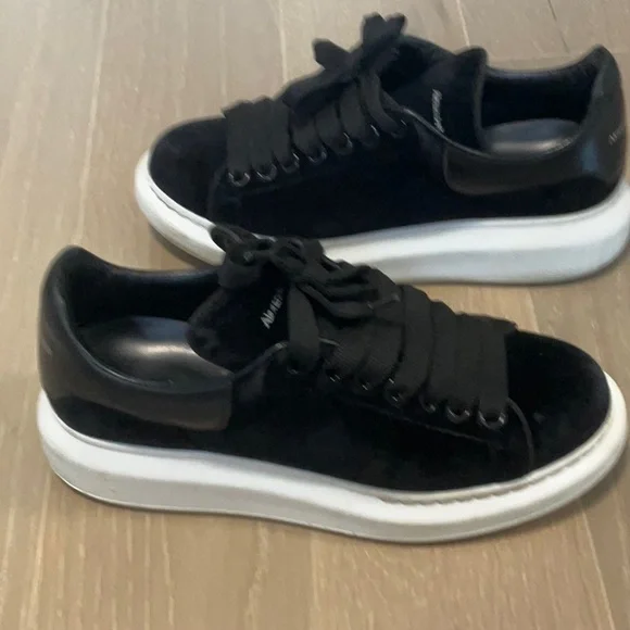 Alexander McQueen Black velvet sneakers - Picture 5 of 8